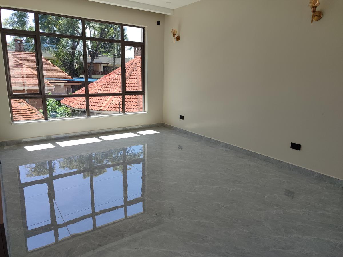 6 Bed Townhouse with En Suite at Lavington - 6