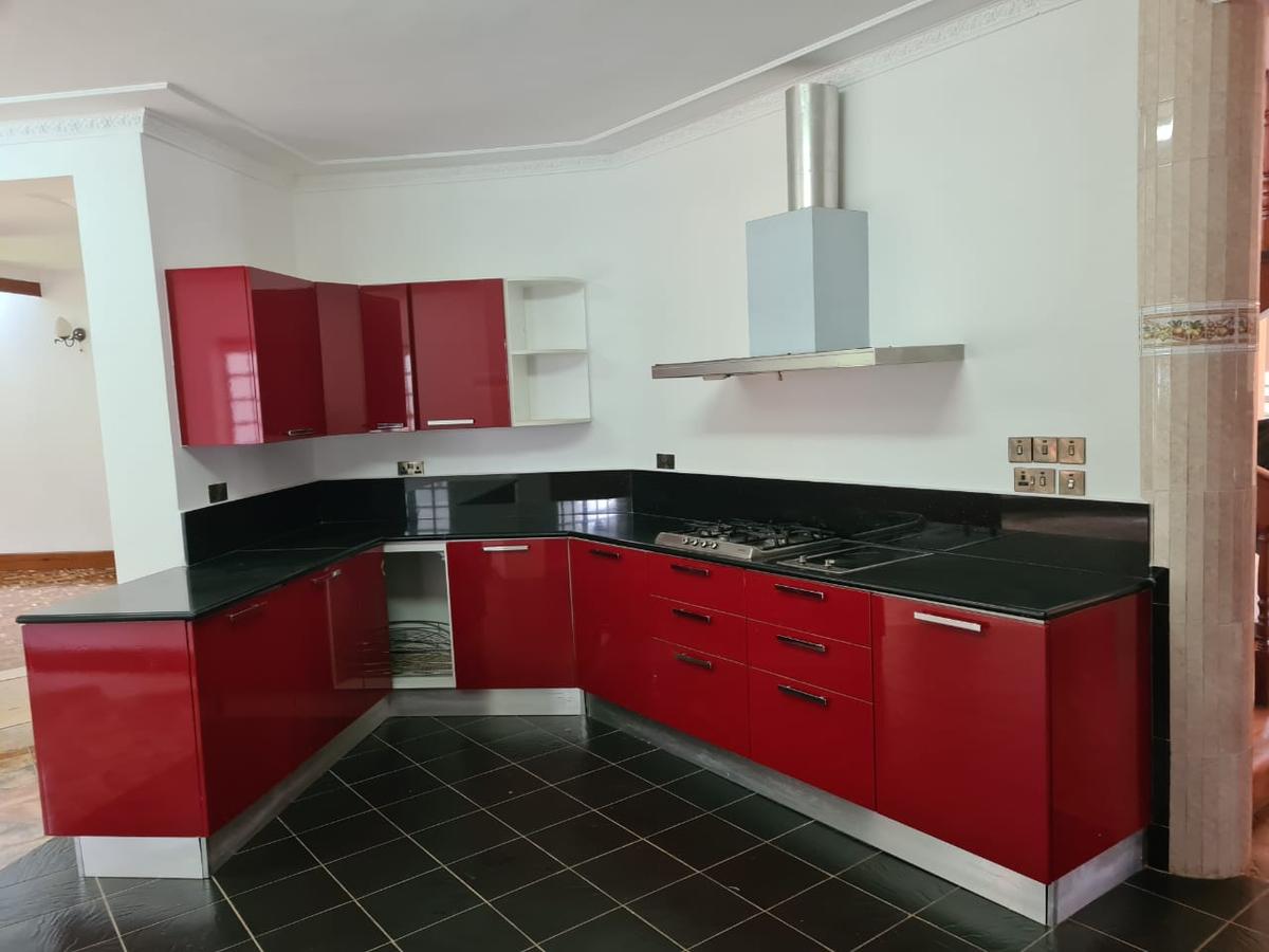 5 Bed Townhouse with En Suite in Runda - 2