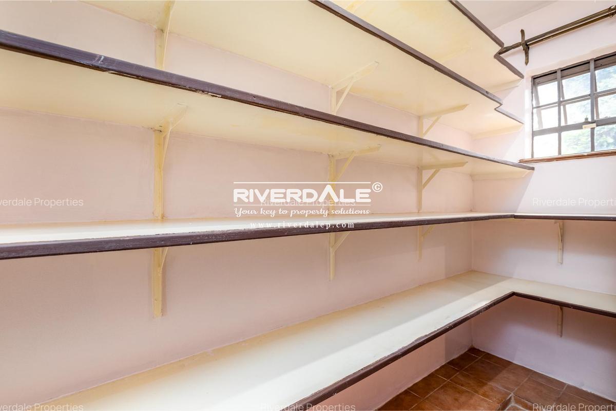 4 Bed Townhouse with En Suite in Westlands Area - 5