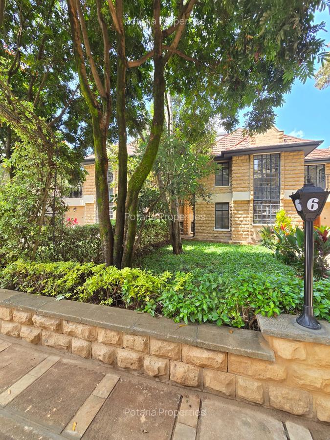 6 Bed Townhouse with En Suite in Lavington - 1
