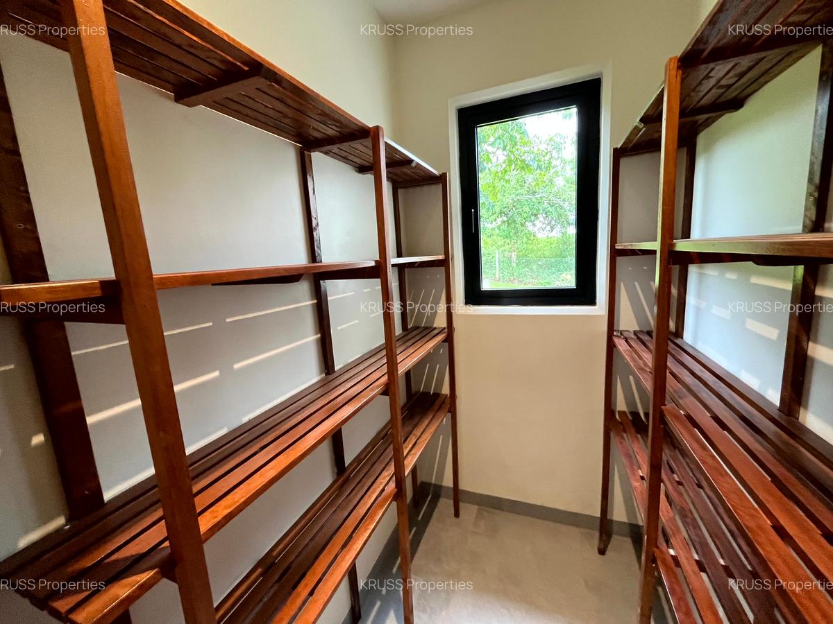 4 Bed House with En Suite at Hs84 - 8