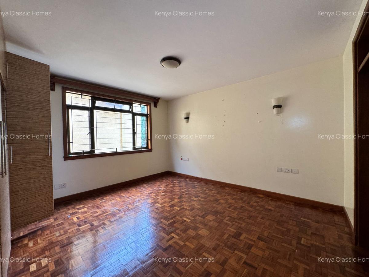5 Bed Villa with En Suite at Lavington - 11