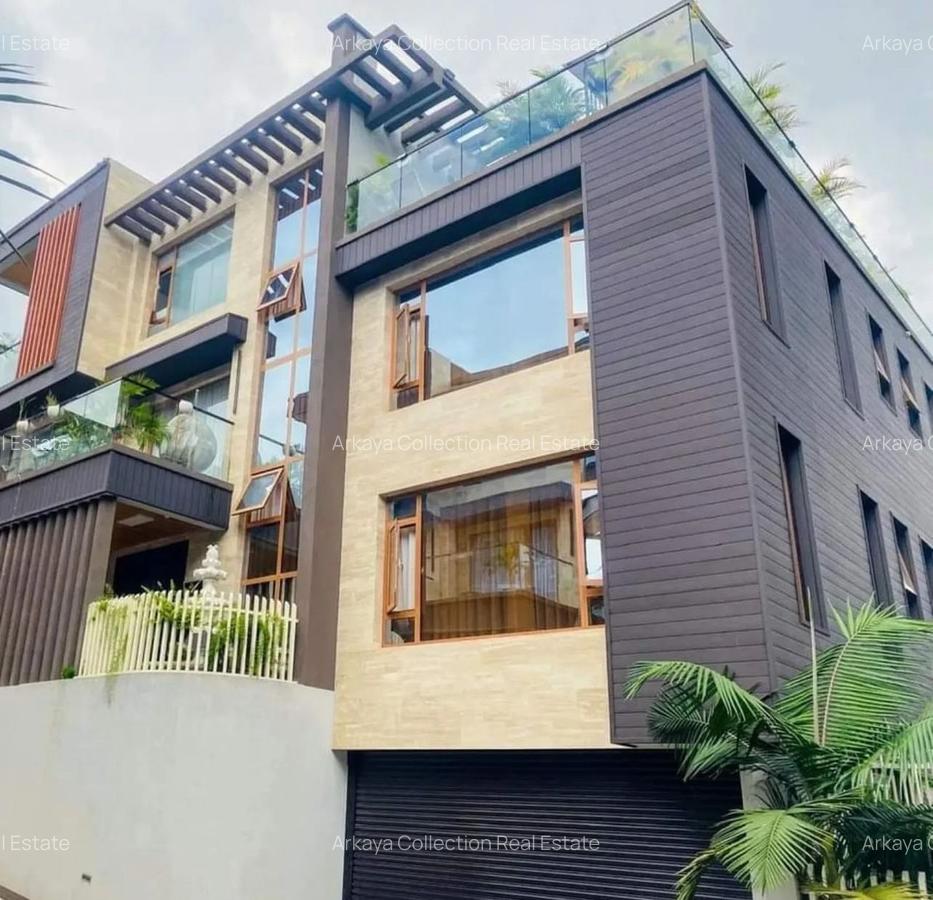 6 Bed House with En Suite in Lavington - 1