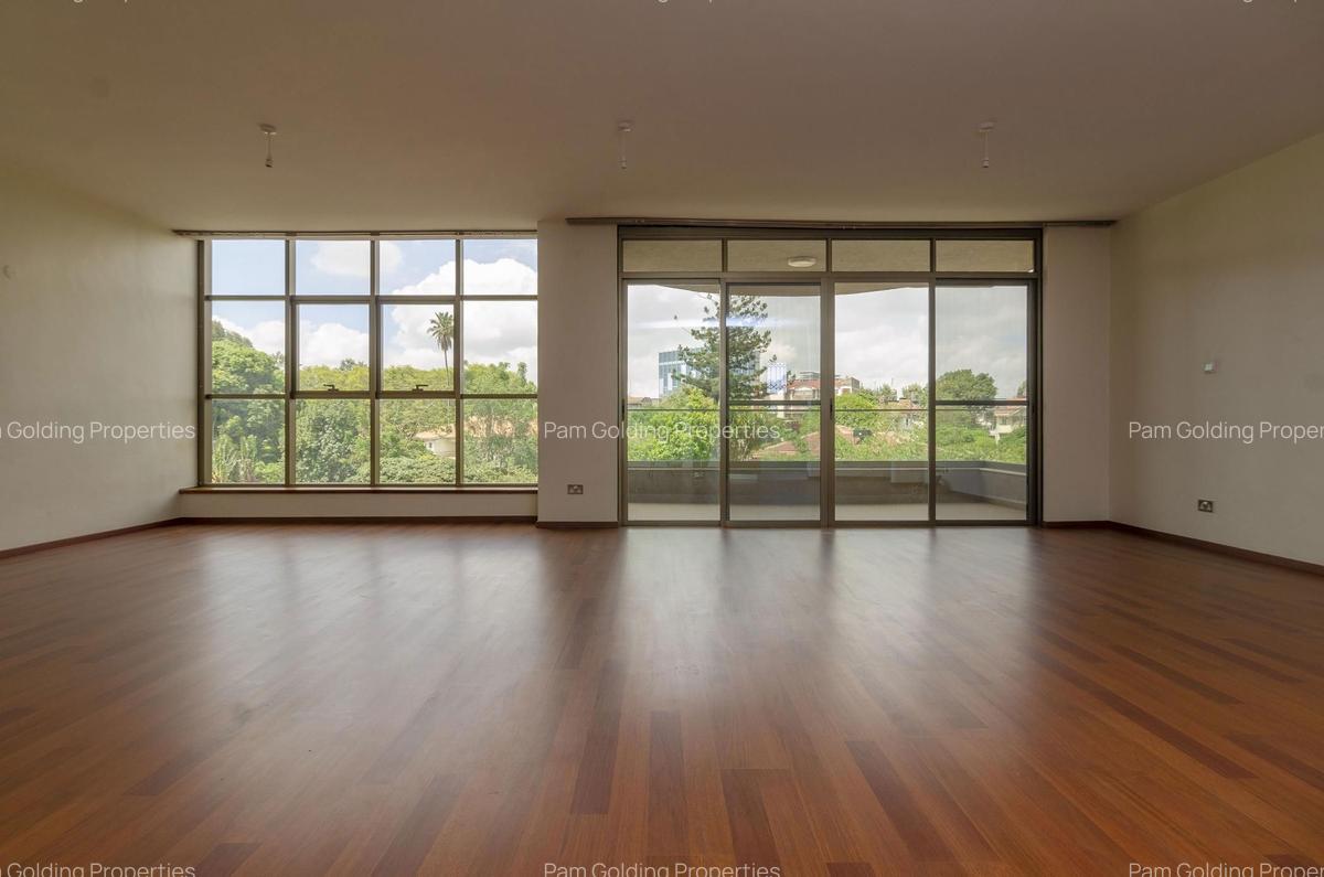 3 Bed Apartment with En Suite in Parklands - 6