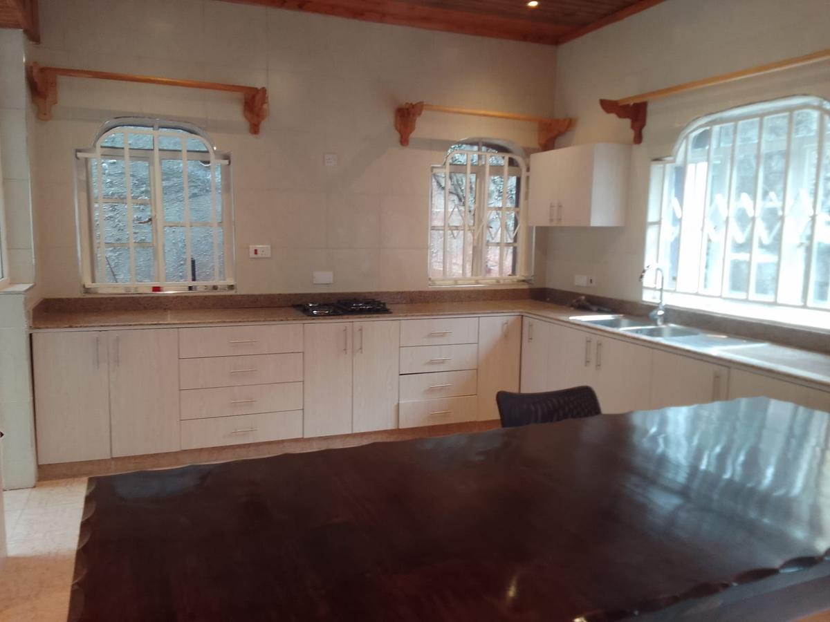 4 Bed Townhouse with En Suite in Westlands Area - 7