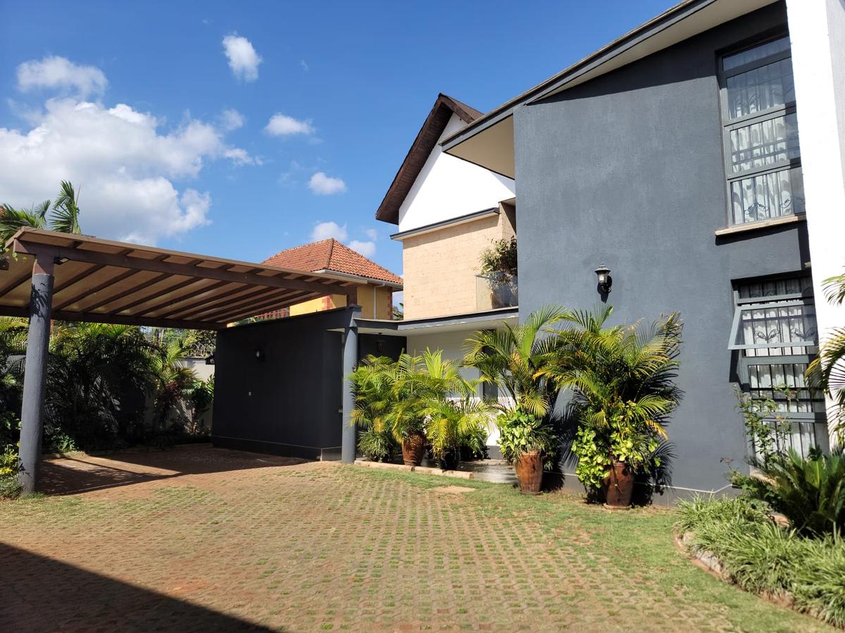 5 Bed Villa with En Suite at Garden Estate - 4