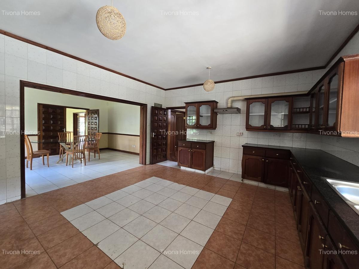 5 Bed House with En Suite in Runda - 7