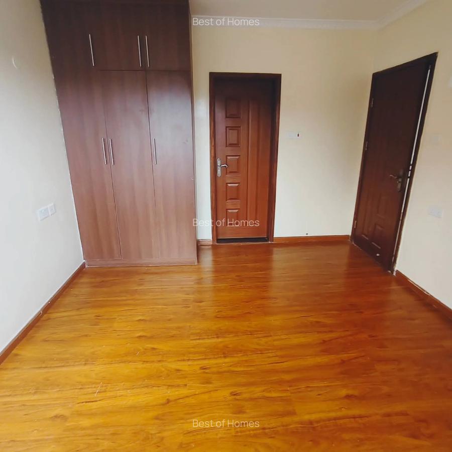 5 Bed Townhouse with En Suite at Chalbi - 10