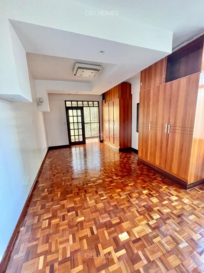 3 Bed Apartment with En Suite at Wood Avenue - 15