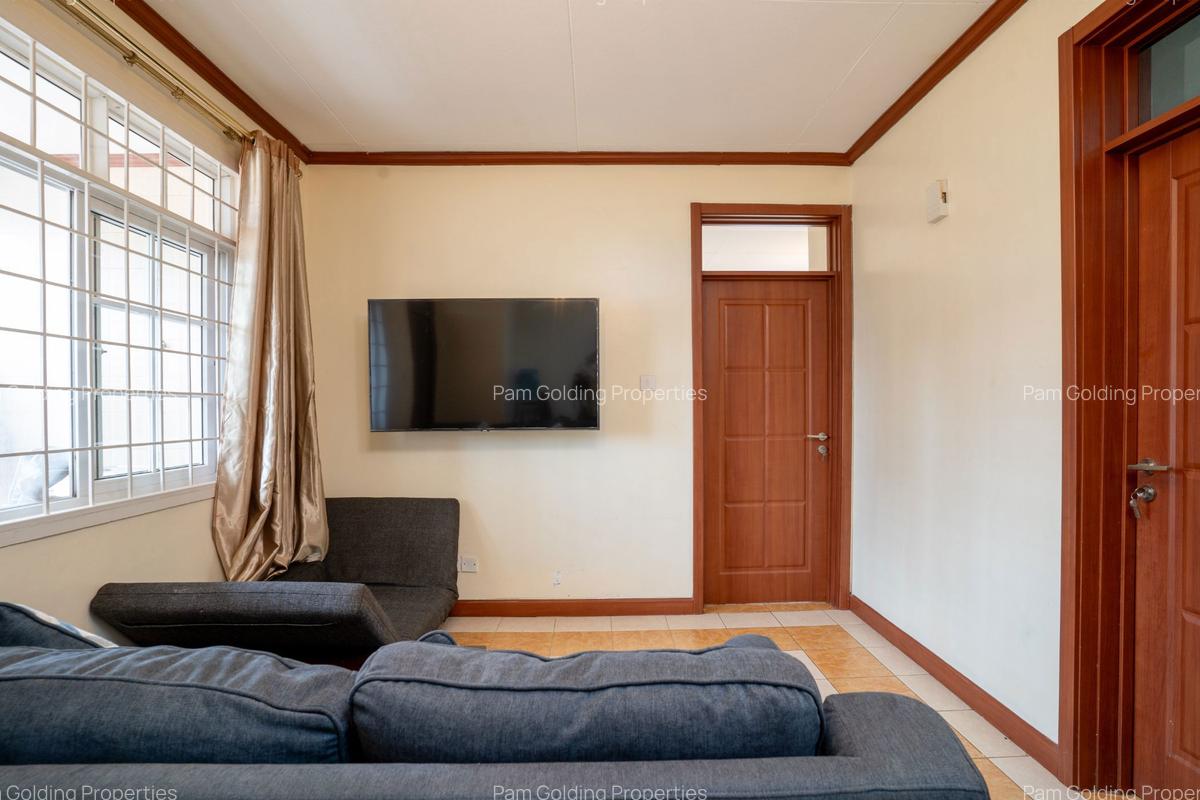 1 Bed Apartment with En Suite in Parklands - 4