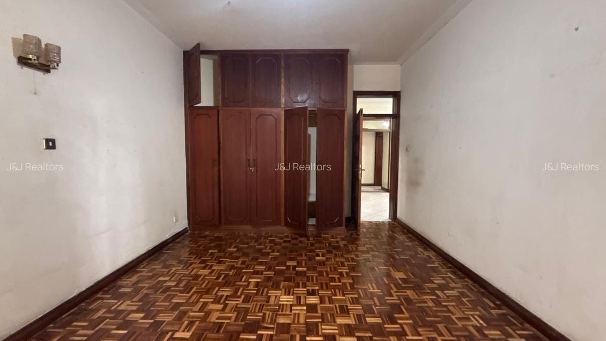 Commercial Property with Service Charge Included in Lavington - 9