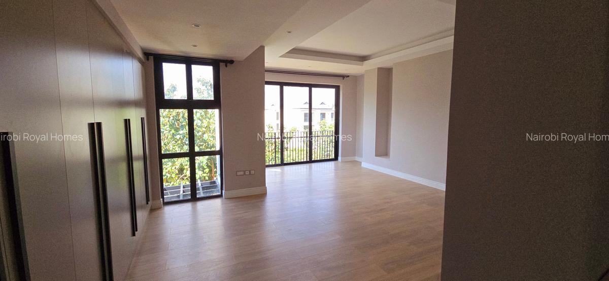 4 Bed House with En Suite at Palm Valley - 5