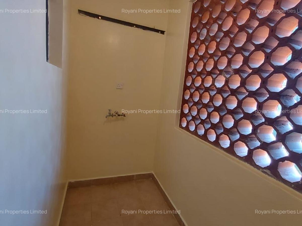 3 Bed Apartment with En Suite at Fourways Junction Estate - 16