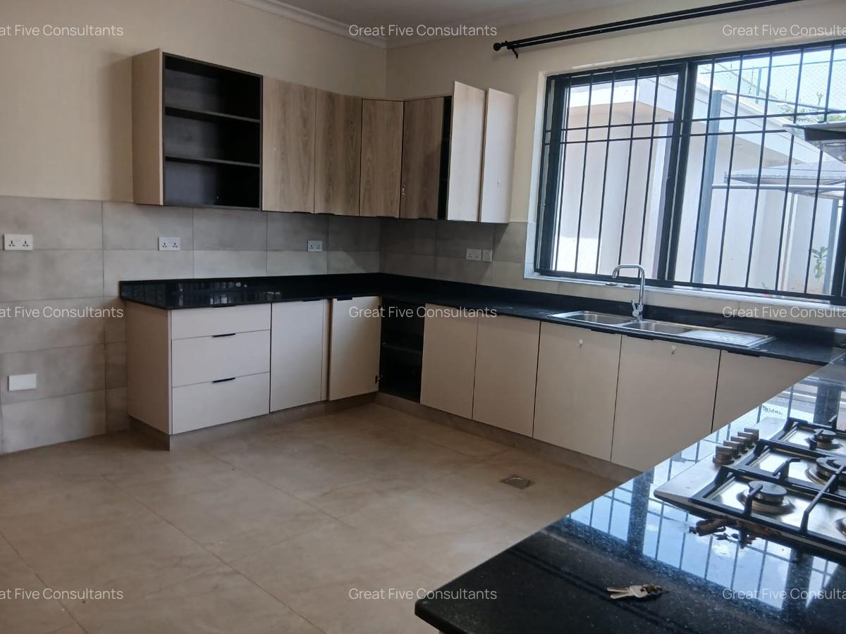 5 Bed Villa with En Suite in Kitisuru - 9