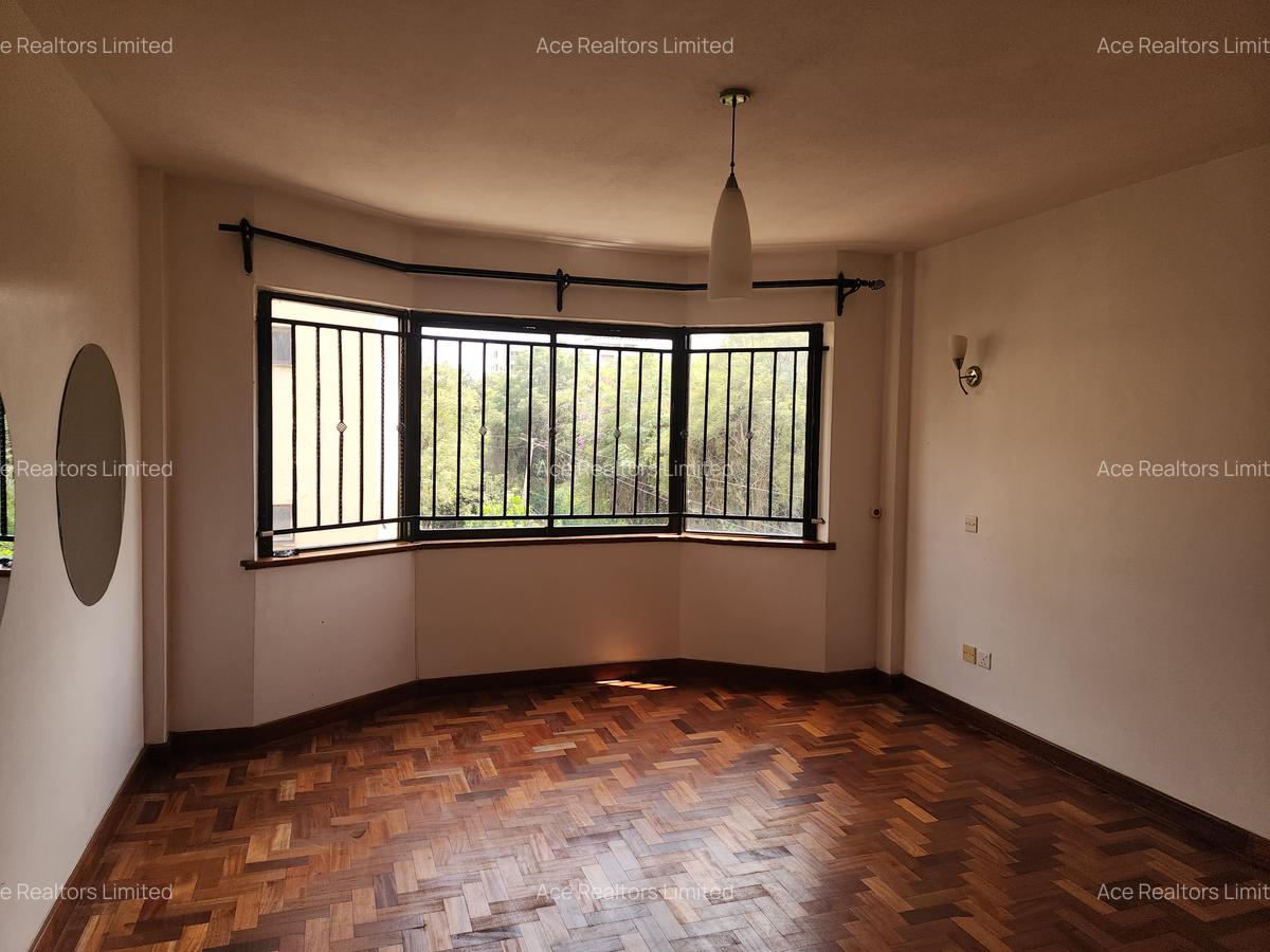 3 Bed Apartment with En Suite at Hatheru Road - 9