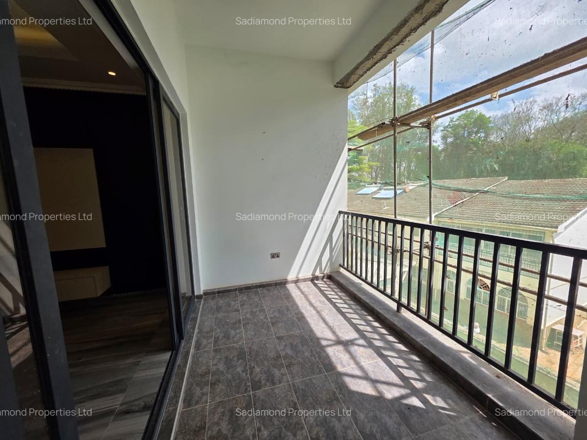 1 Bed Apartment with En Suite in Brookside - 9