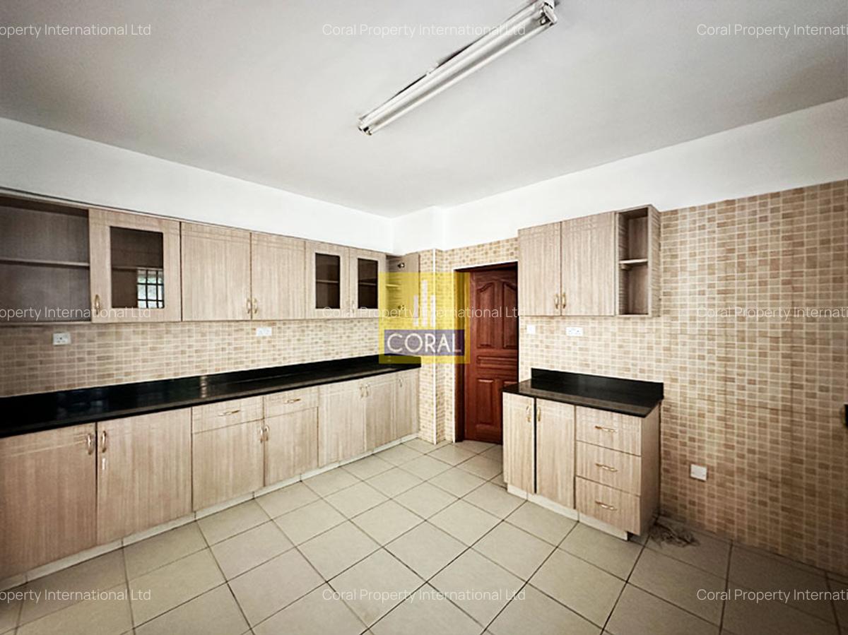4 Bed Apartment in Parklands - 7