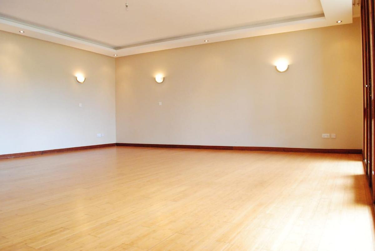 3 Bed Apartment with En Suite in Riverside - 12