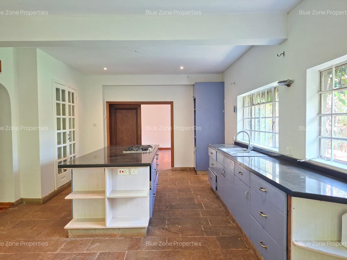 5 Bed House with En Suite at Off Ridgeways Rd - 9