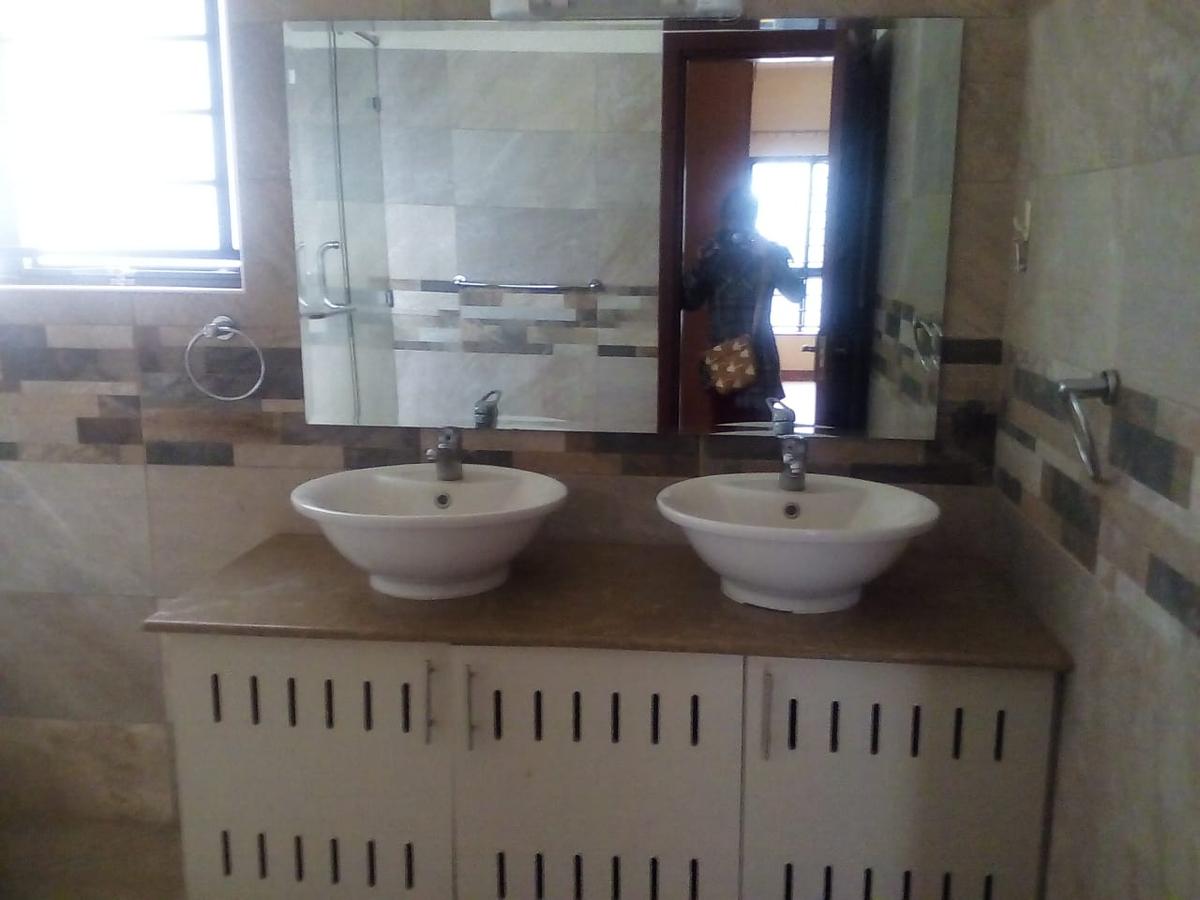 3 Bed Apartment with En Suite in Rhapta Road - 16