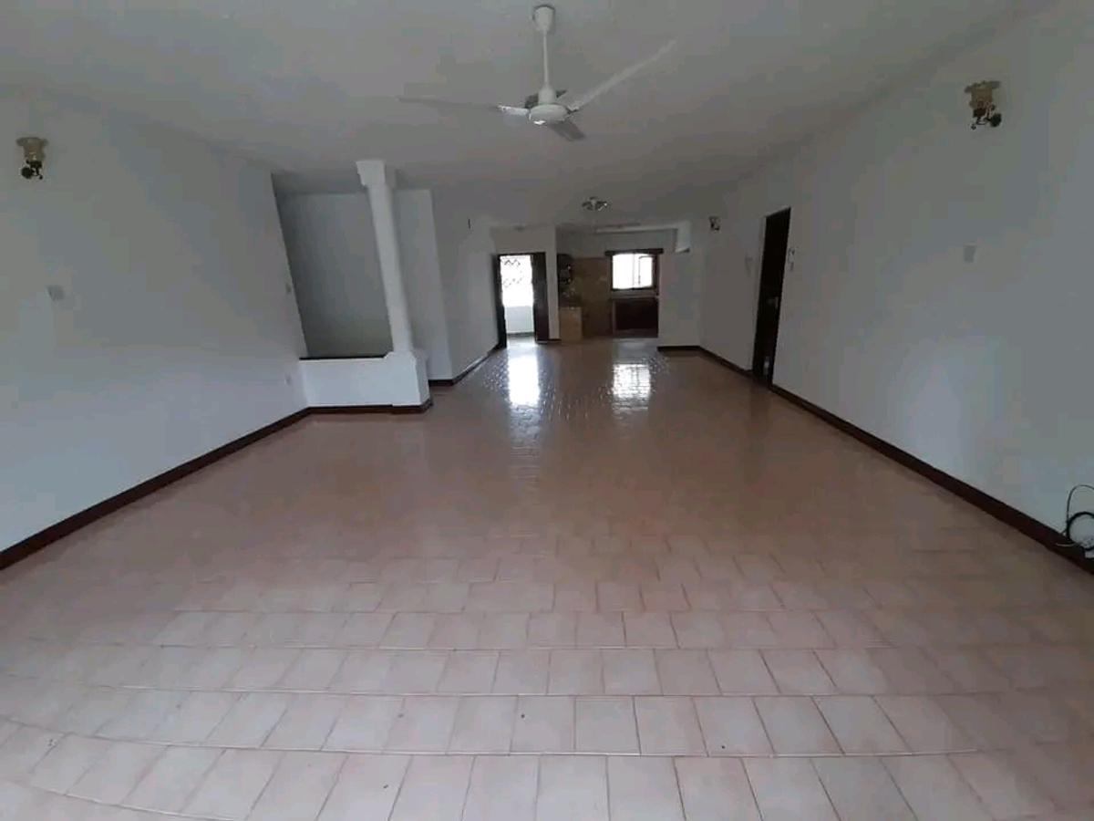 3 Bed Apartment with En Suite at Behind Citymall - 10