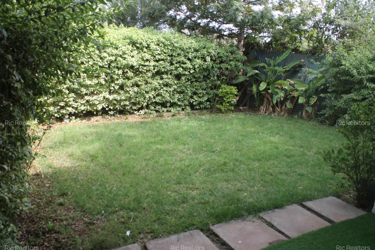 3 Bed House with En Suite at Karen - Fairacres - 7