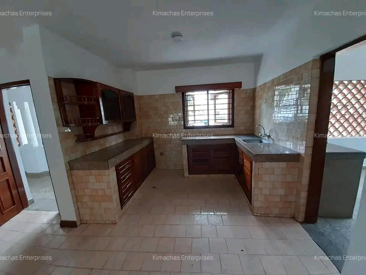 3 Bed Apartment with En Suite at Links Road - 14