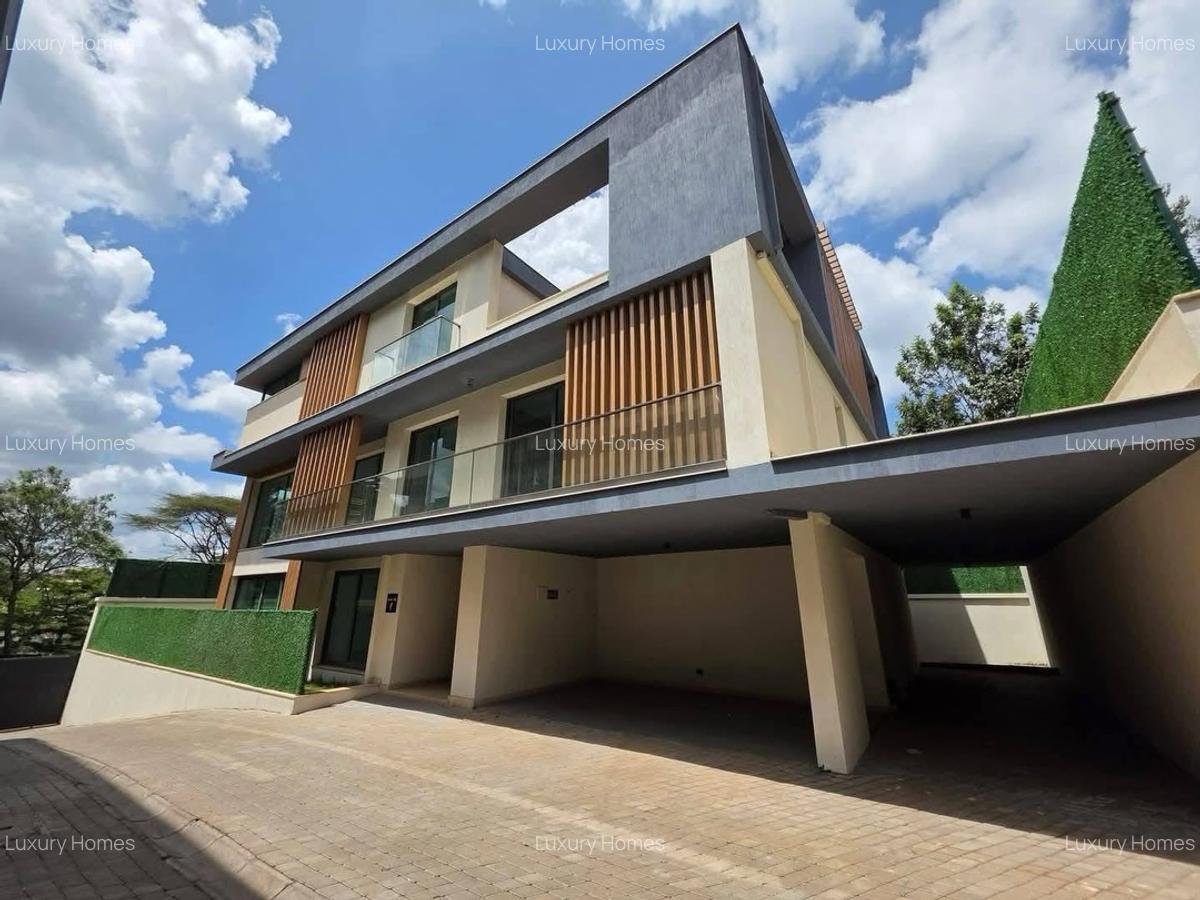 5 Bed Villa with En Suite in Lavington - 5