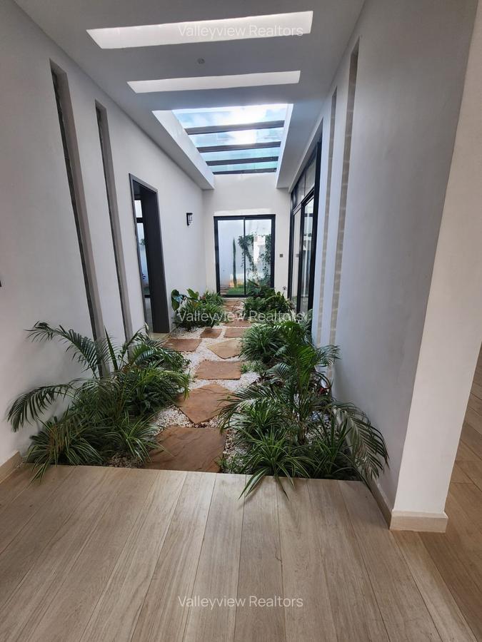 5 Bed Townhouse with En Suite at Lavington - 2