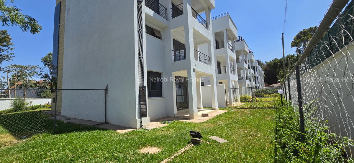 5 Bed Townhouse with En Suite at Lavington Road - 8