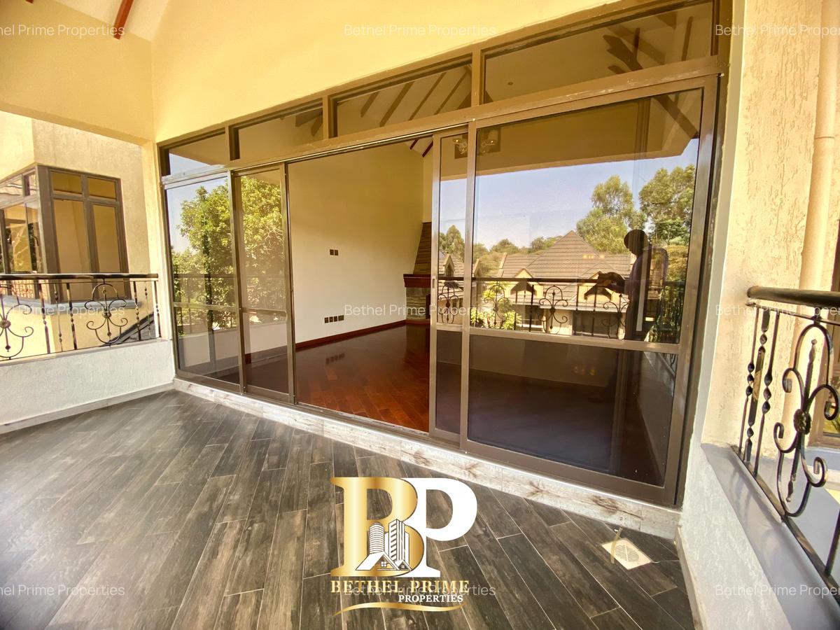 5 Bed Townhouse with En Suite in Lavington - 4