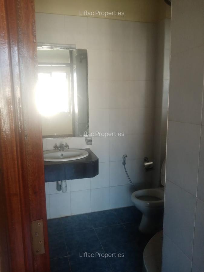 4 Bed Apartment with En Suite at Dennis Pritt - 15