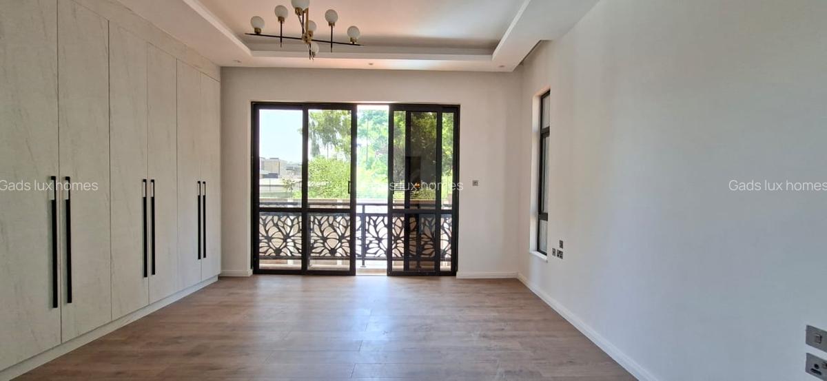 5 Bed Villa with En Suite at Lavington - 10