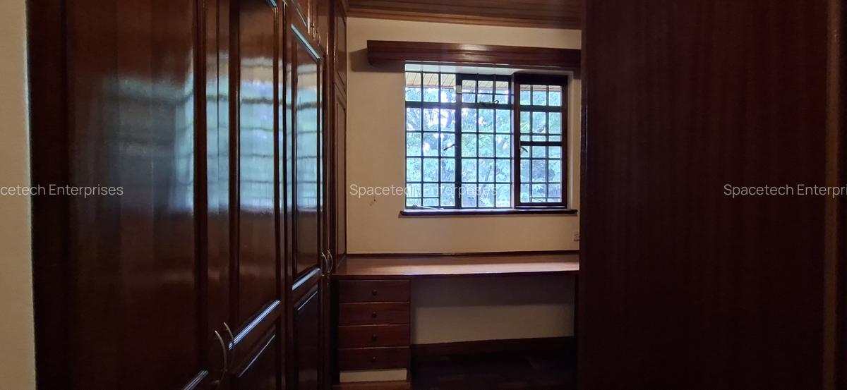 5 Bed House with En Suite in Nyari - 11