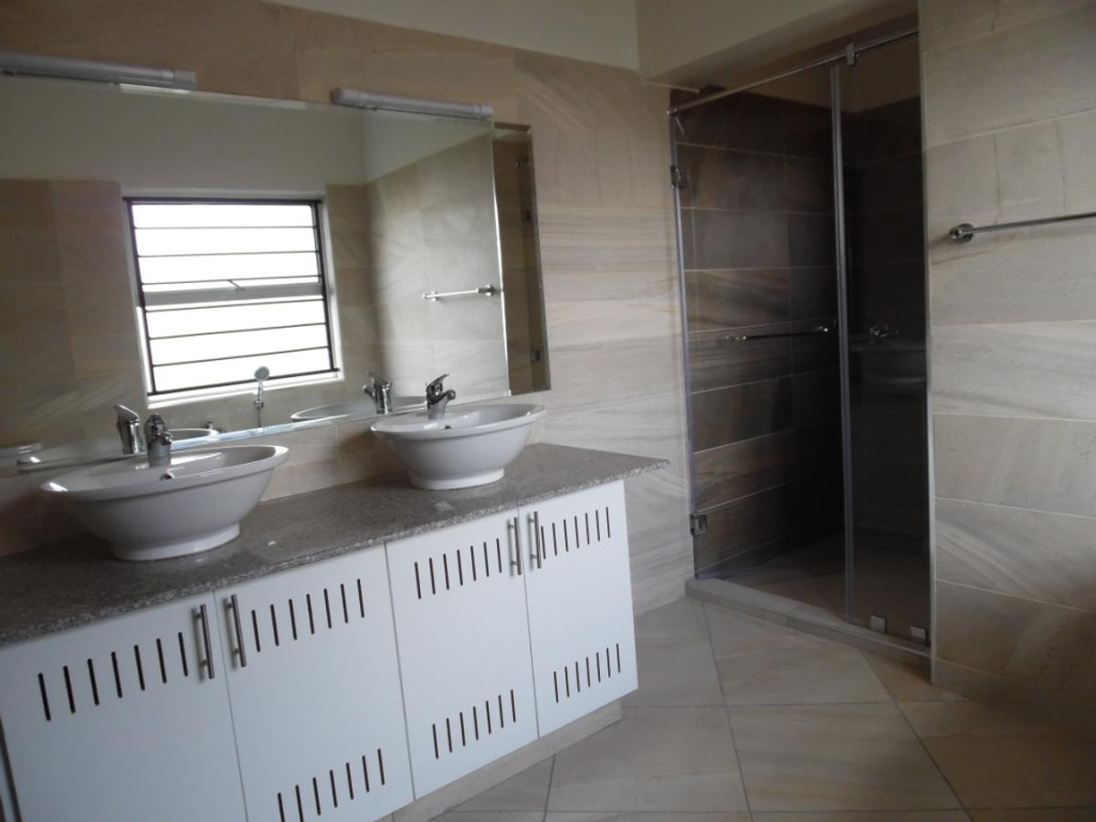 3 Bed Apartment with En Suite at Kilimani - 14