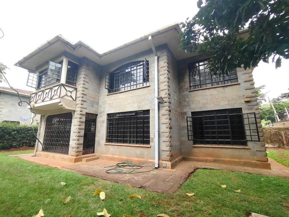 4 Bed Townhouse with En Suite at Lavington - 3