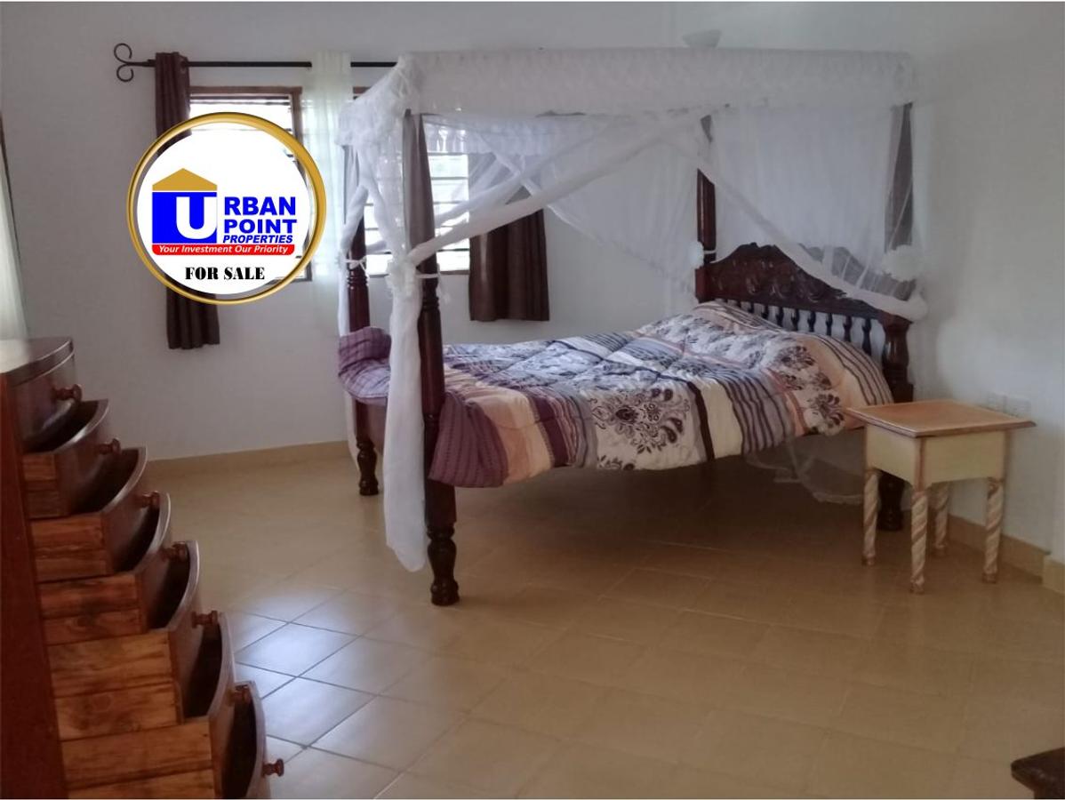 6 Bed House with En Suite in Watamu - 11