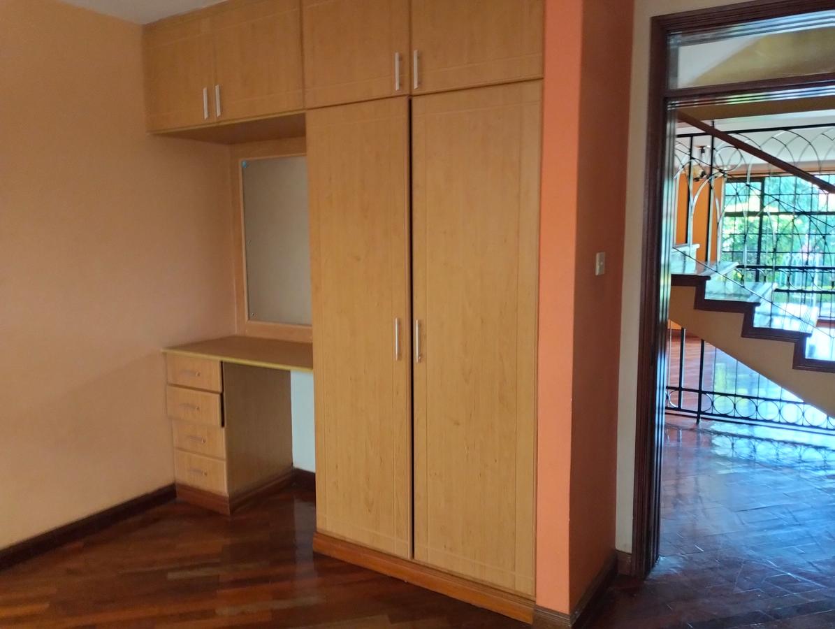 4 Bed Townhouse with En Suite in Lavington - 8