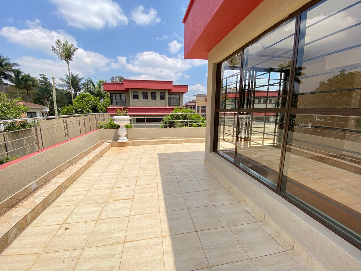 5 Bed Townhouse with En Suite in Lavington - 14