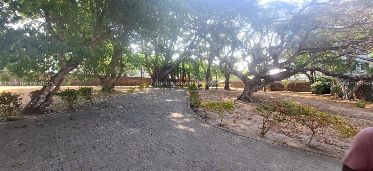 5 Bed Villa with En Suite at Nyali - 8