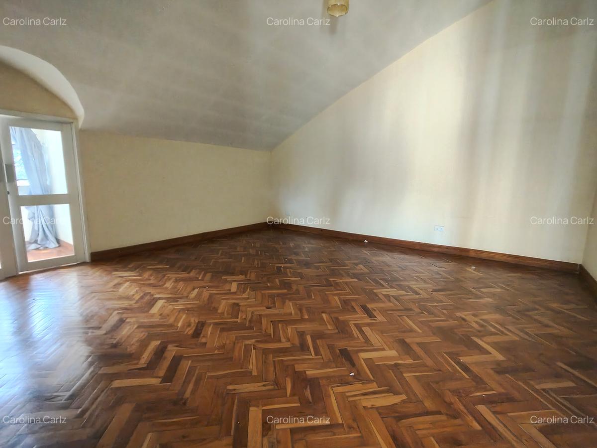 5 Bed Townhouse with En Suite at Spring Valley - 17