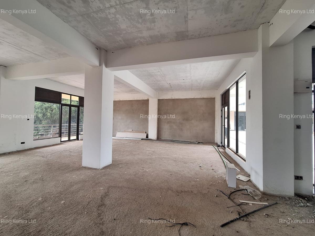 1,532 ft² Commercial Property with Service Charge Included in Thome - 11