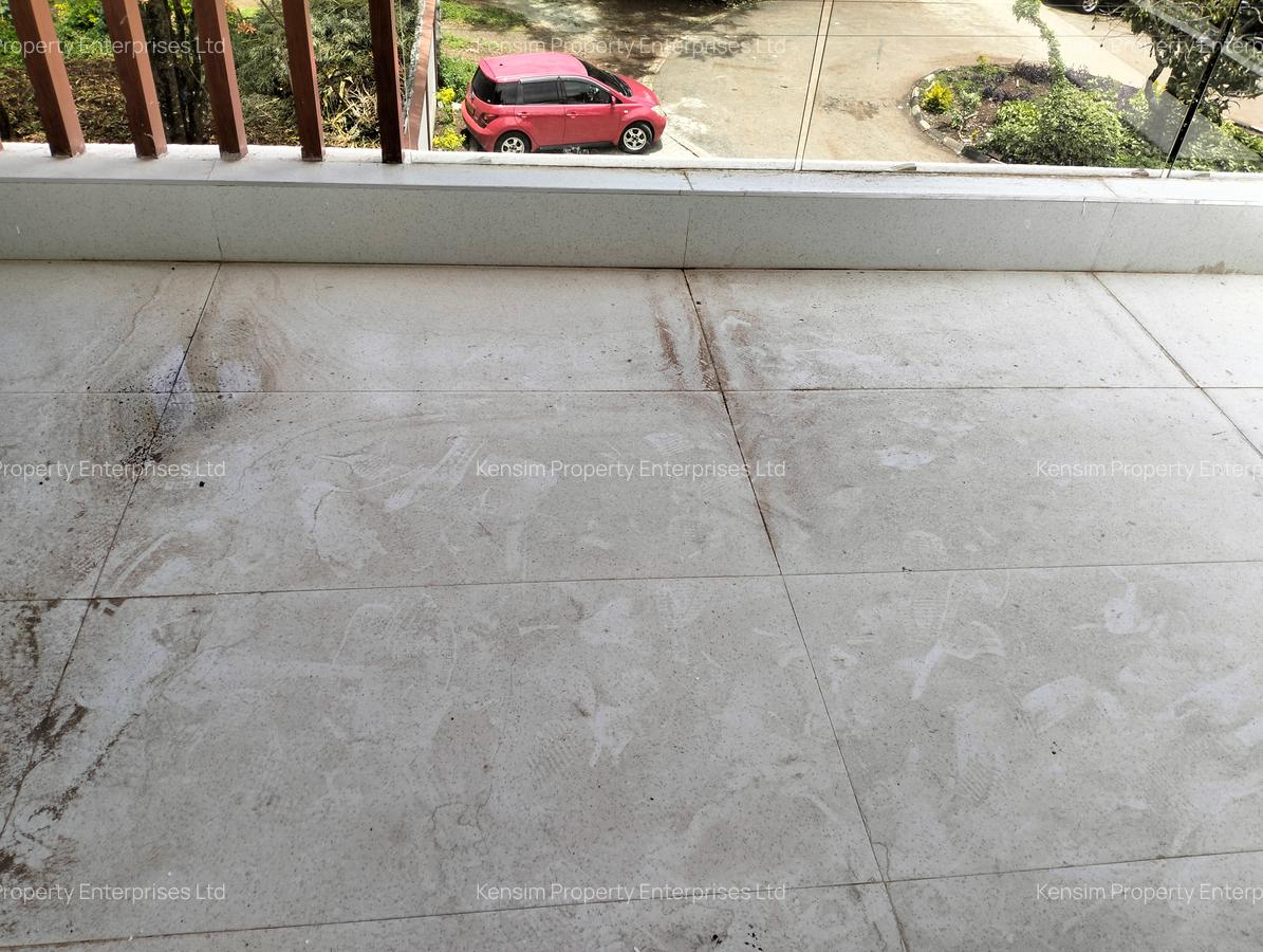 5 Bed Townhouse with En Suite in Lavington - 3