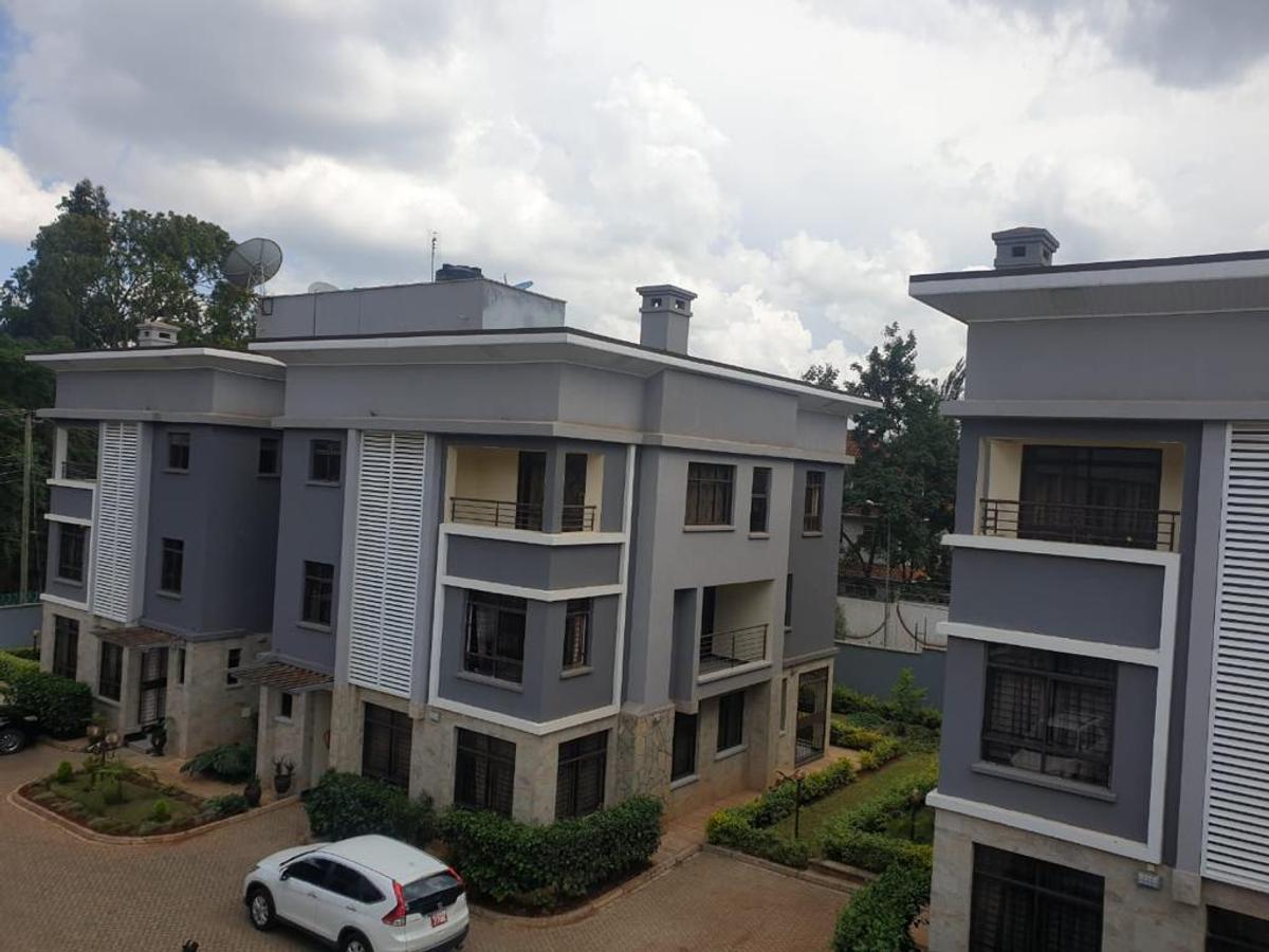 5 Bed House with En Suite in Lavington - 19