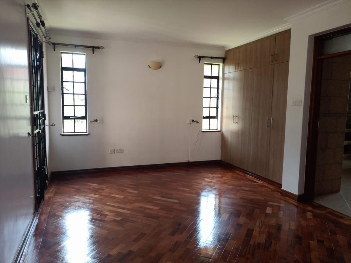 4 Bed Townhouse with En Suite at Runda - 16