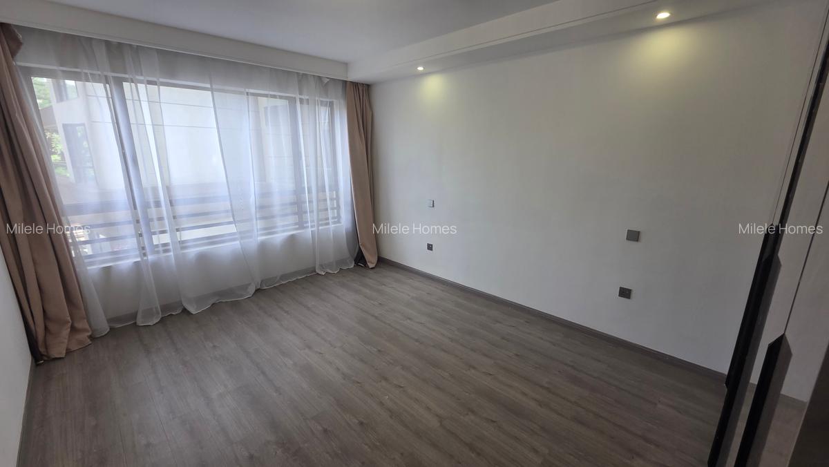 Serviced 3 Bed Apartment with En Suite at Riverside Drive - 12