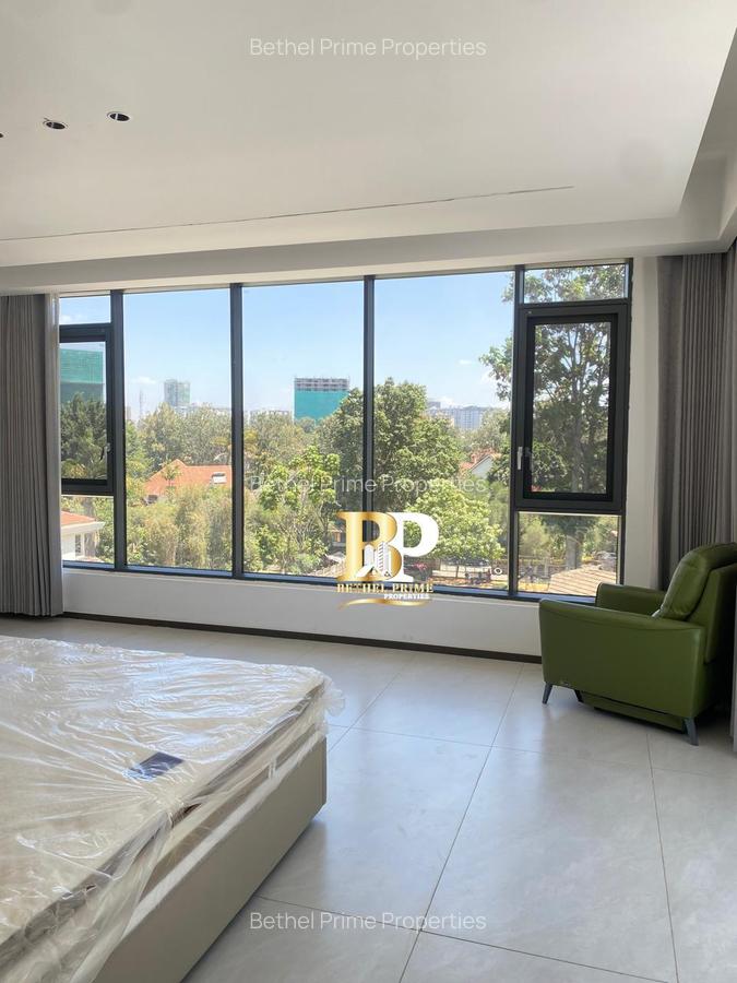 5 Bed Villa with En Suite in Lavington - 12