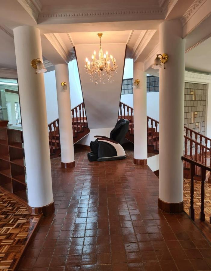 5 Bed House with En Suite in Runda - 5