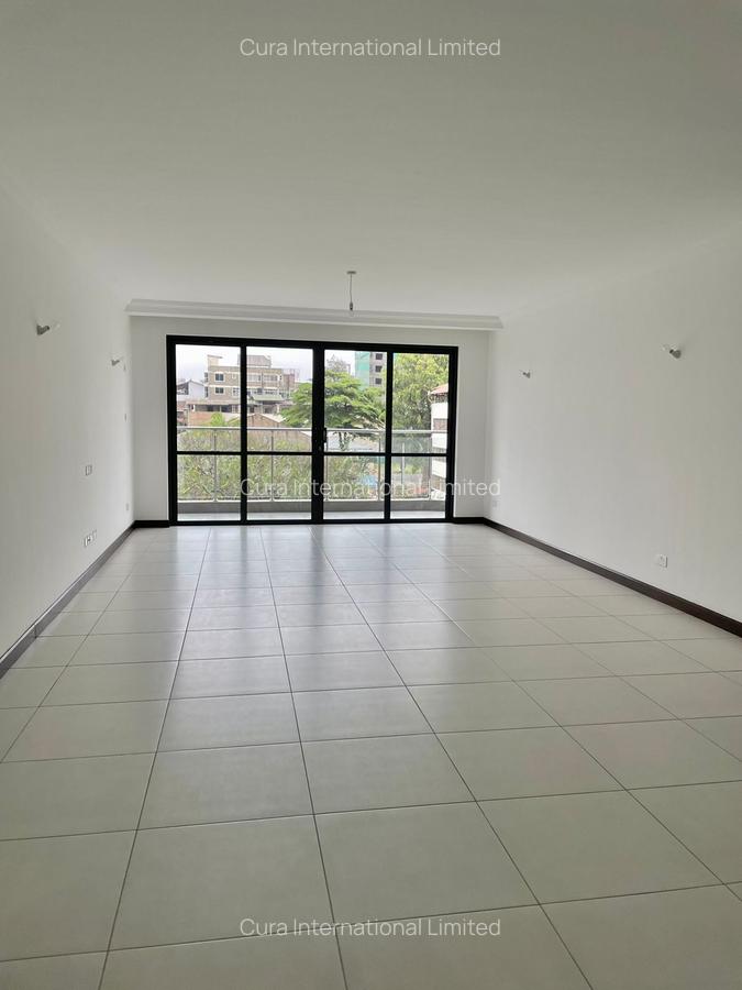 3 Bed Apartment with En Suite in Parklands - 6