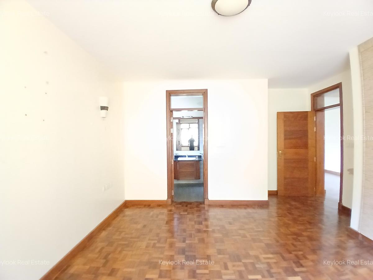 5 Bed Townhouse with En Suite in Lavington - 12